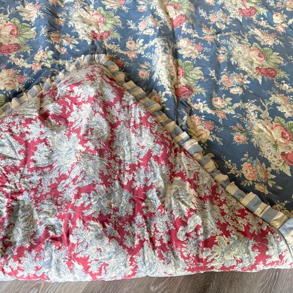 Waverly Sanctuary Rose Modern Farmhouse Floral Reversible Comforter 80"x90" - Picture 5 of 16